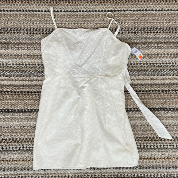 Sky and Sparrow White Open Back Dress - Picture 2 of 11